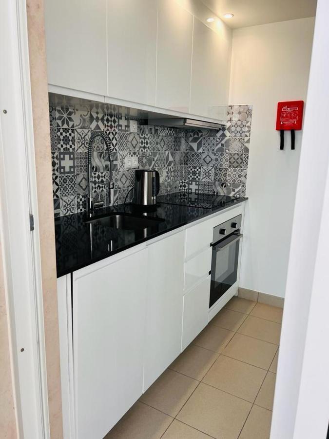 Angies Marina Apartment, Includes 2 Free Passes For The Marina Pool Lagos Exterior photo