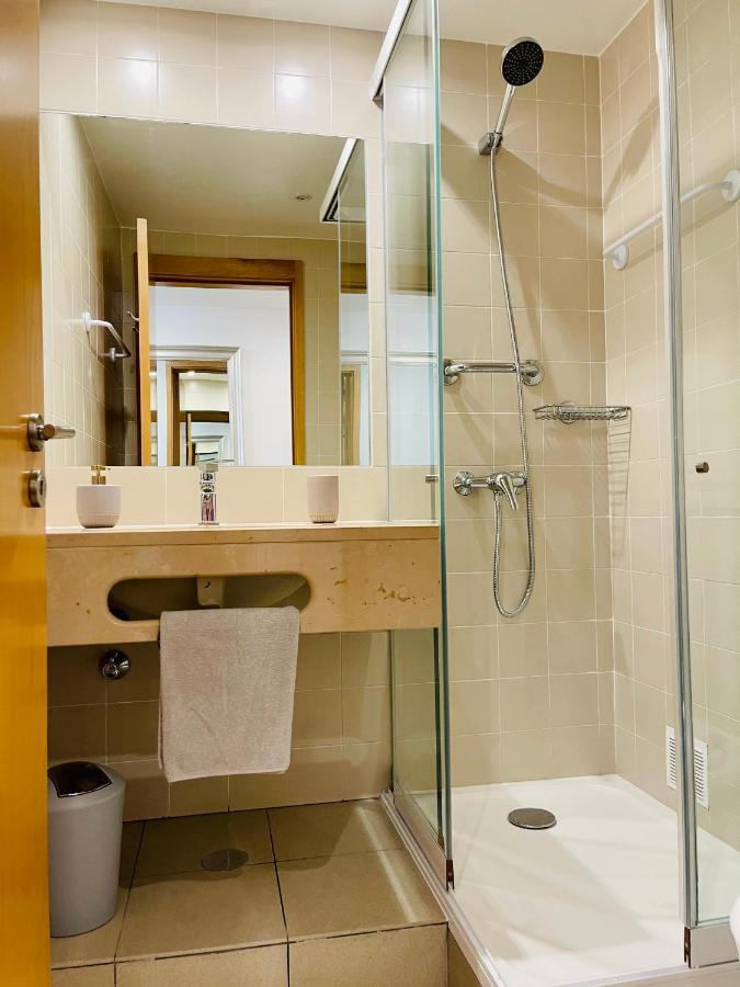 Angies Marina Apartment, Includes 2 Free Passes For The Marina Pool Lagos Exterior photo