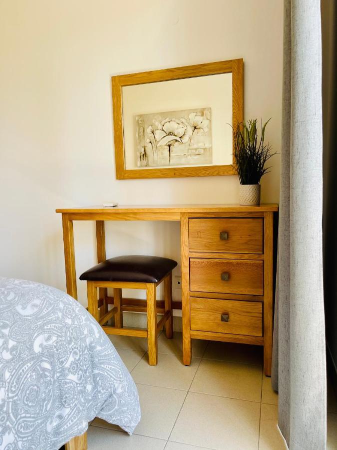 Angies Marina Apartment, Includes 2 Free Passes For The Marina Pool Lagos Exterior photo