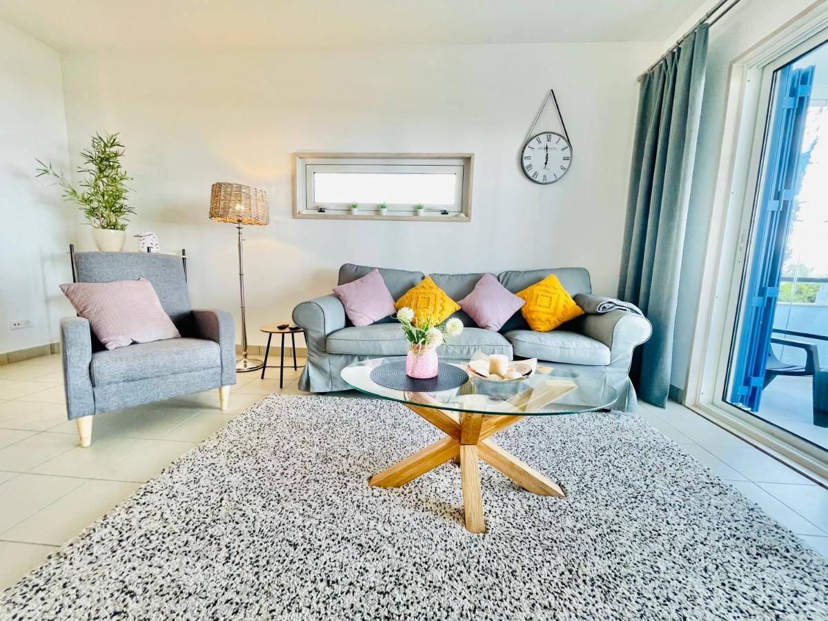 Angies Marina Apartment, Includes 2 Free Passes For The Marina Pool Lagos Exterior photo